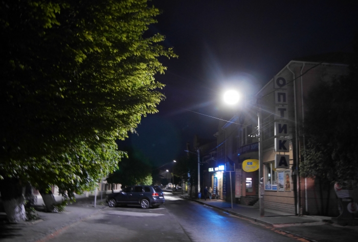 На двох ужгородських вулицях встановили нові світлодіодні ліхтарі