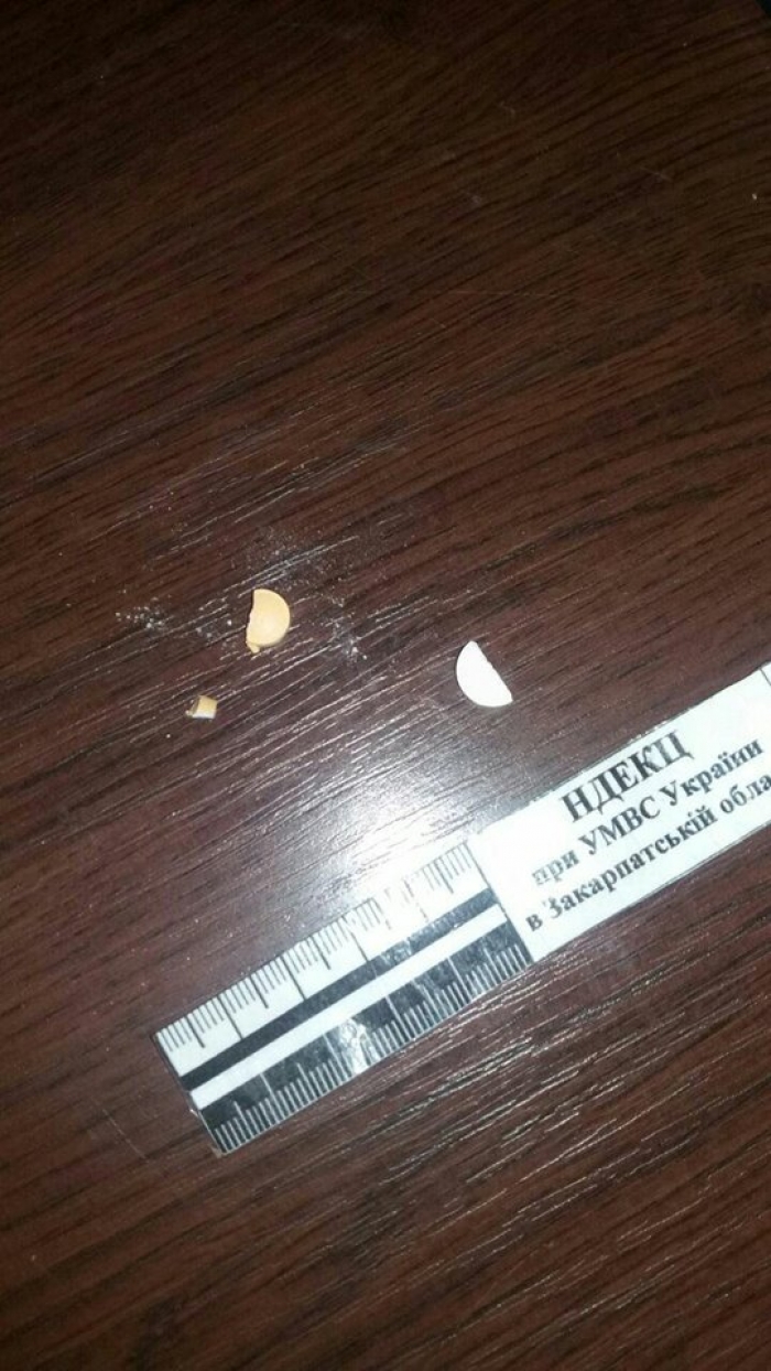 В Ужгороді на Минайській патрульні "накрили" гральний заклад, а у ньому чоловіків із таблетками