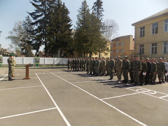 У Чопі військовослужбовців проводжають додому