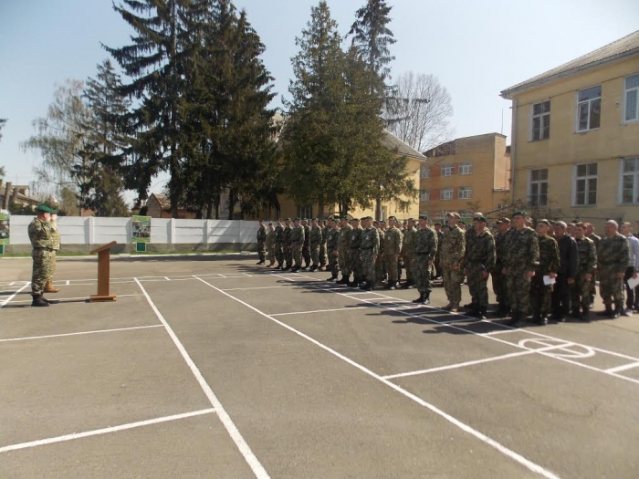 У Чопі військовослужбовців проводжають додому 