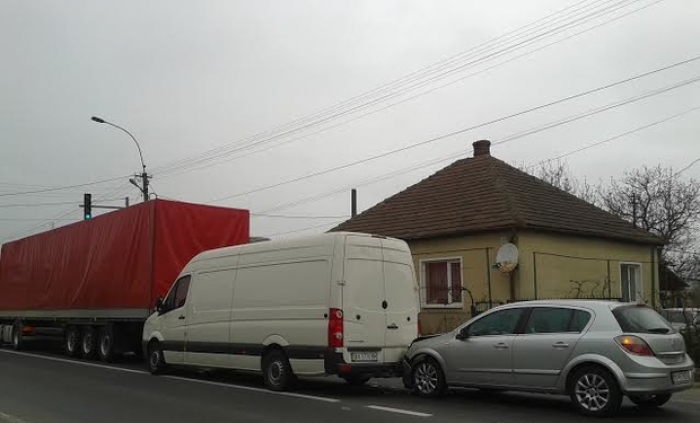 На трасі Київ-Чоп ланцюгова ДТП, кожен малий штовхнув більшого