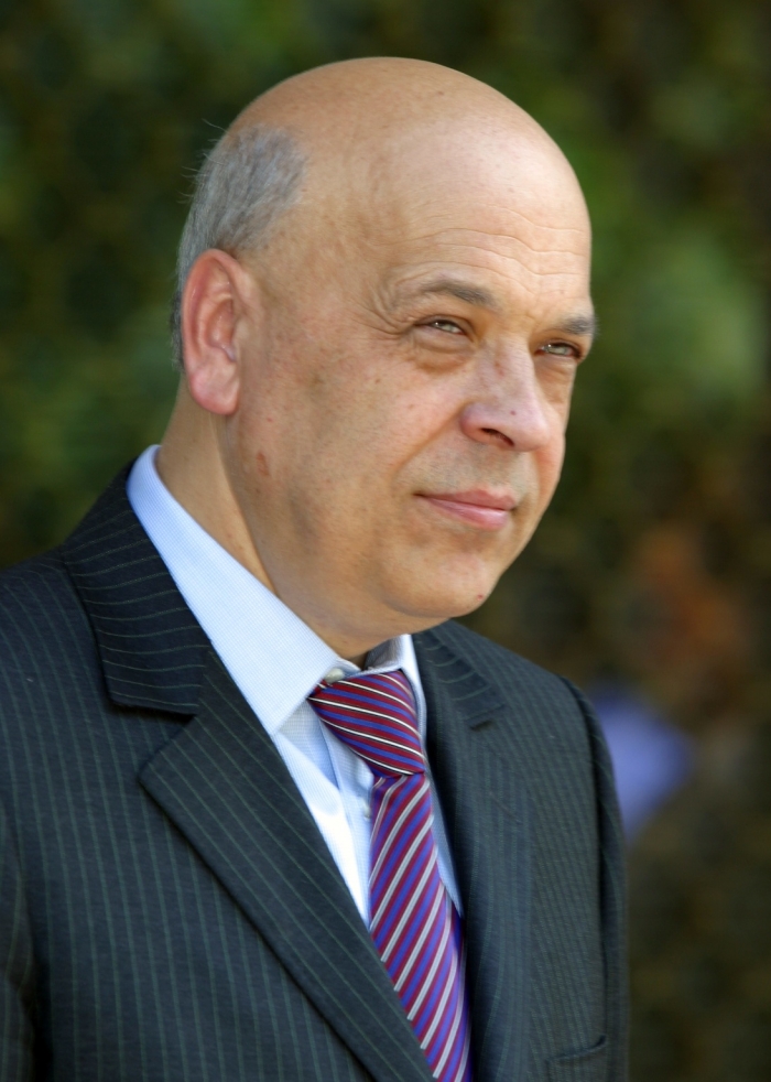 Москаль на Закарпатті прибере живу заради мертвих