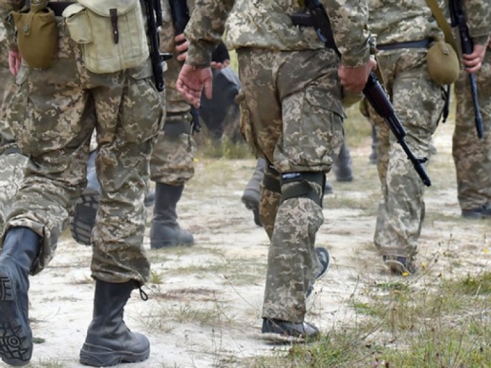 Коли і яким закарпатцям цього року одягати чи знімати камуфляж 