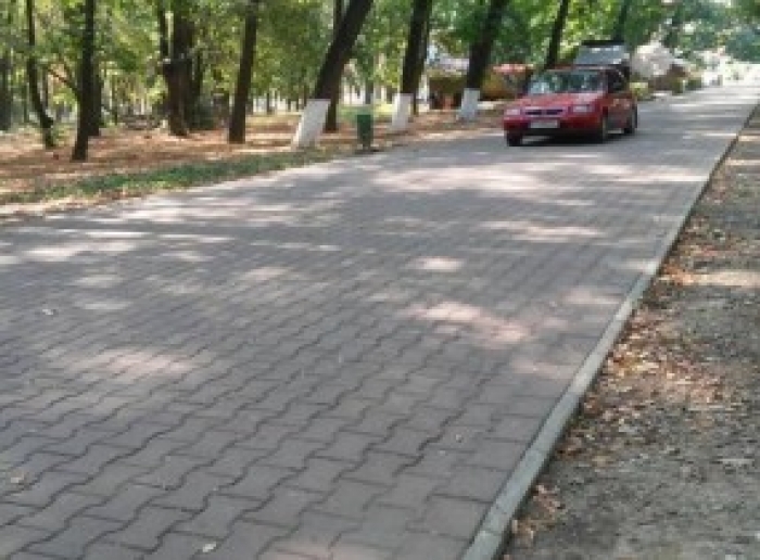 На в’їзді в “Боздоський парк” в Ужгороді встановлять шлагбаум. Авто ганяти не будуть