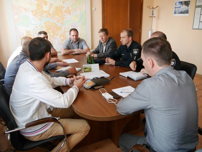 Тристороння зустріч відбулася в мерії за круглим столом