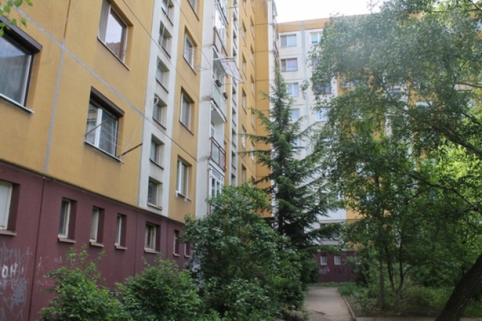 Знімав білизну, перечепився через перила, випав з п'ятого поверху - нічна подія в Ужгороді