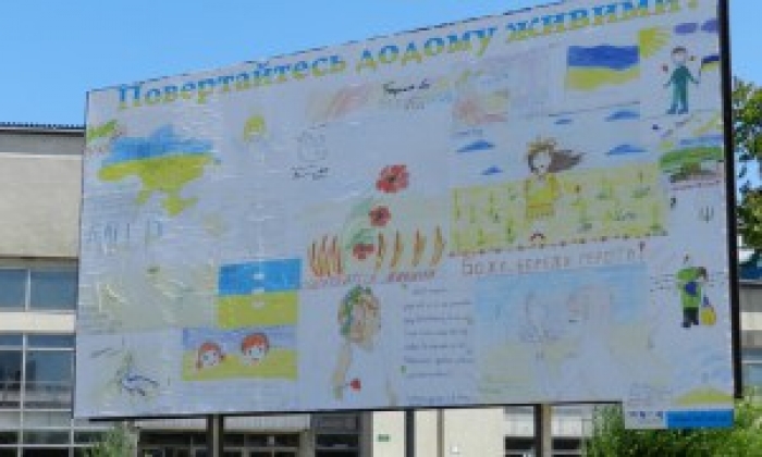Дитячі малюнки прикрасили білборд у Чопі