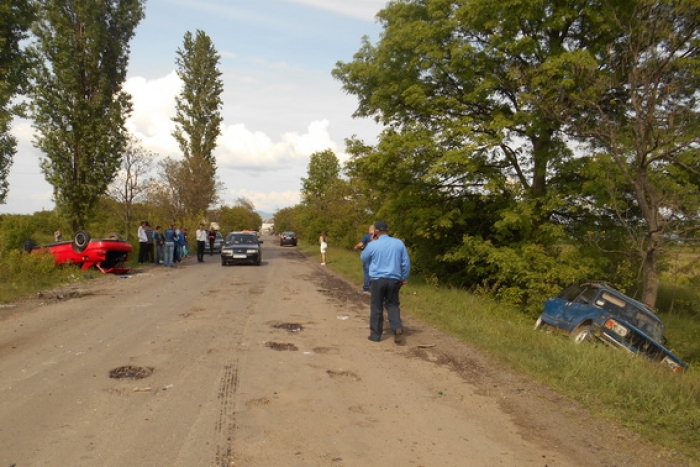 Недотримання дистанції водієм "Ауді" вклало на лікарняні ліжка п'ятьох закарпатців