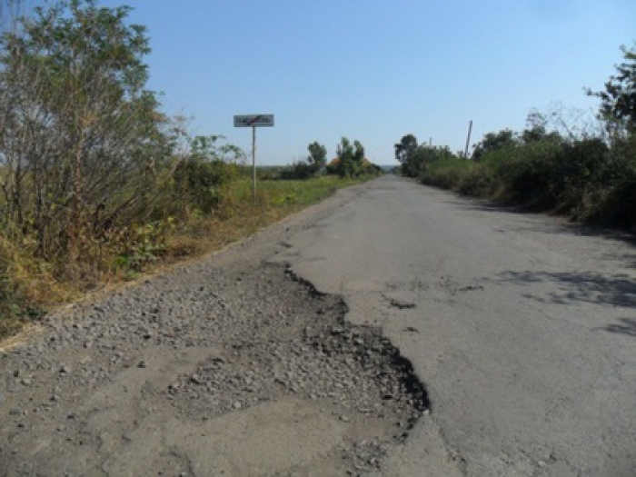 Уряд готується остаточно здихатися розбитих доріг – хай в областях цим переймаються 