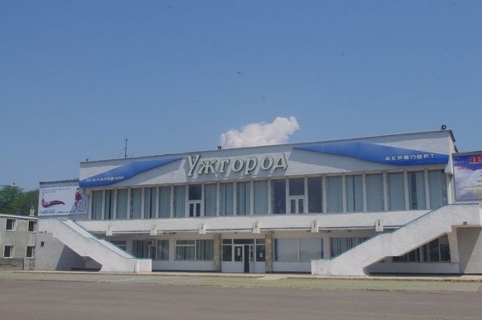 Закарпатські депутати звільнили директора багатостраждального ужгородського аеропорту