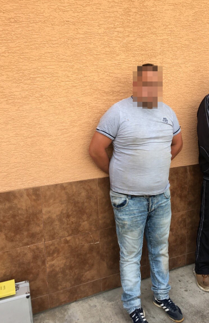 Європеєць привіз на Закарпаття кокаїн… працівникам СБУ