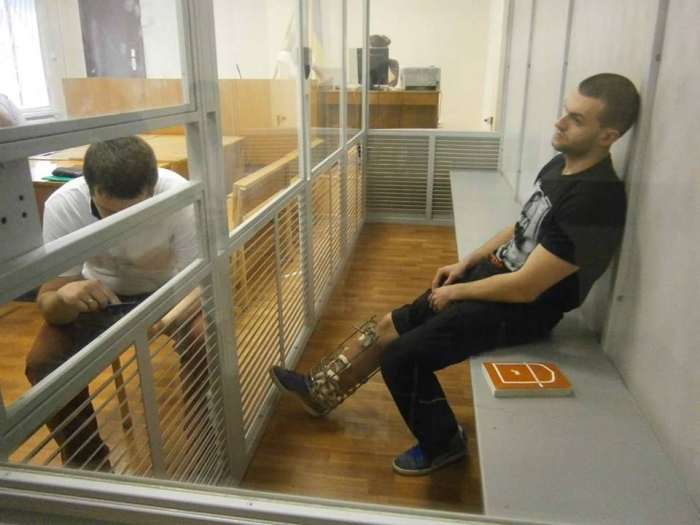 Ув’язнений учасник мукачівської стрілянини може втратити ногу через недогляд лікарів СІЗО