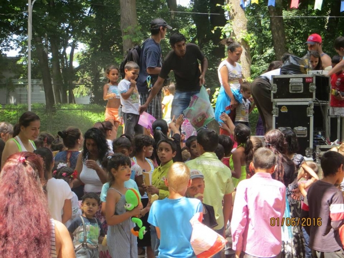 Маленькі роми велелились на організованій для них соціальній акції