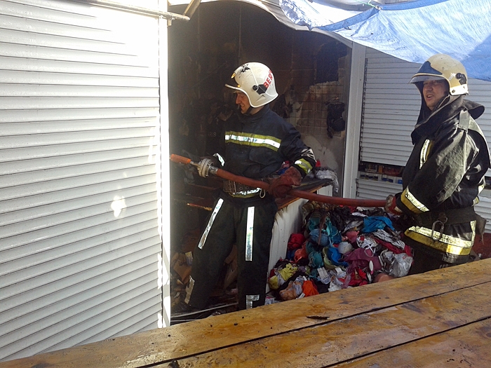  У Берегові на території ринку ліквідували пожежу