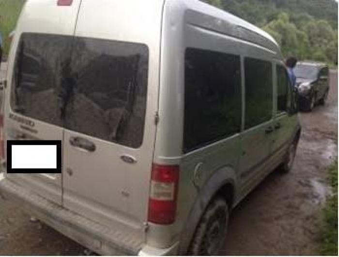 На кордоні з Румунією затримали авто з контрабандними цигарками