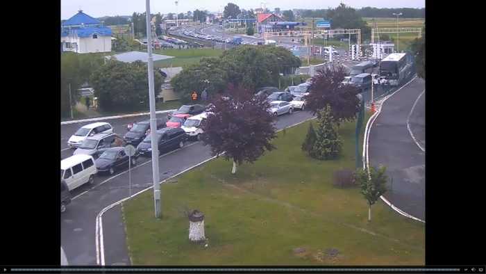 До уваги водіїв: затримки на одному з контрольно-пропускних пунктів