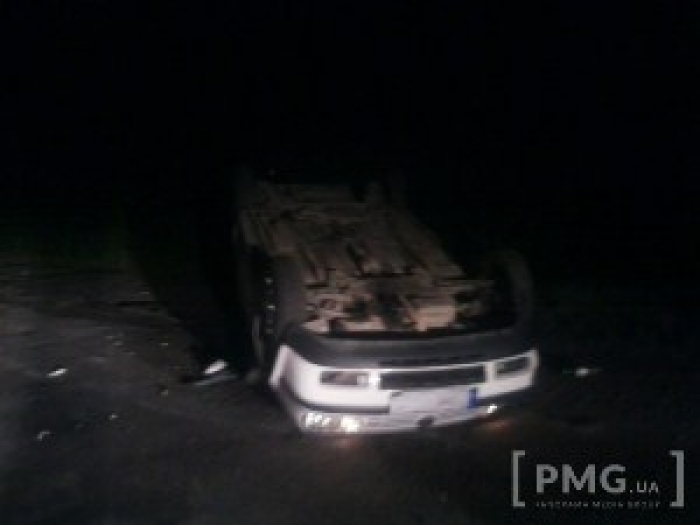 Догори дриґом: аварія трапилась вночі у Мукачеві