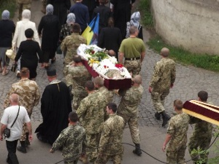 Перечин в жалобі: місто прощається з Героєм