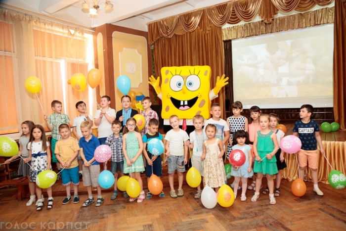 У Хусті дітлахи зустріли літо у компанії Губки Боба