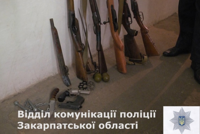 Закарпатці здають зброю