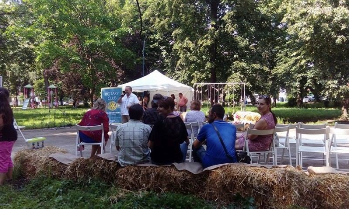 На благодійному ярмарку в Ужгороді зібрали майже 20 тисяч гривень