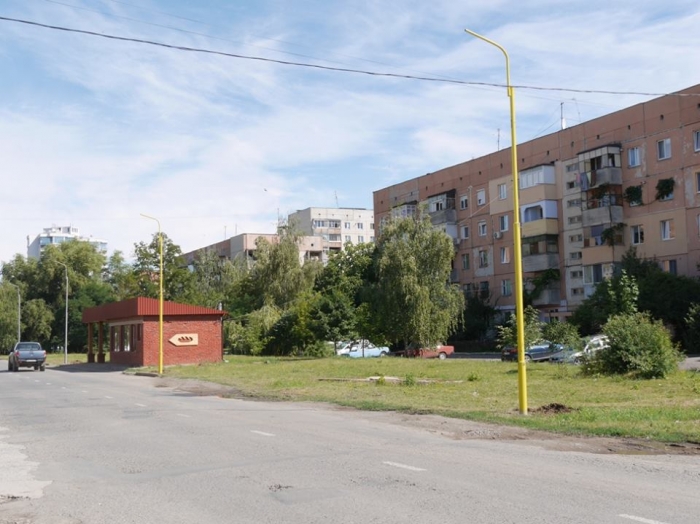 На 8 Березня та Легоцького в Ужгороді встановили опори для вуличного освітлення