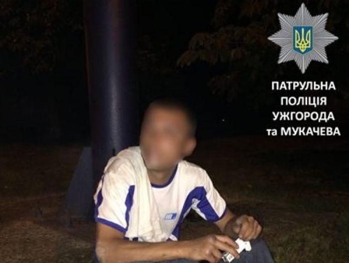 Ужгородський патрульний врятував дівчину, яку хотів задушити рецидивіст