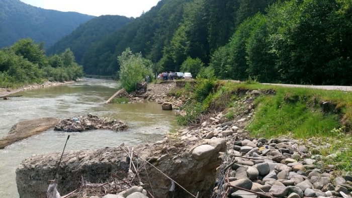 Москаль подивився, як реанімувати найгіршу дорогу Закарпаття