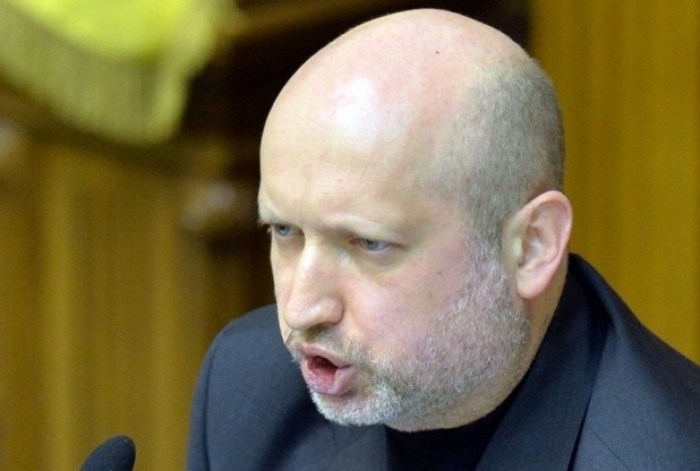 Турчинов пригрозився ввести в Україні воєнний стан