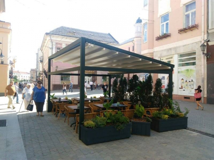 Ужгородська міська рада розгляне петицію про демонтаж тераси на Корзо