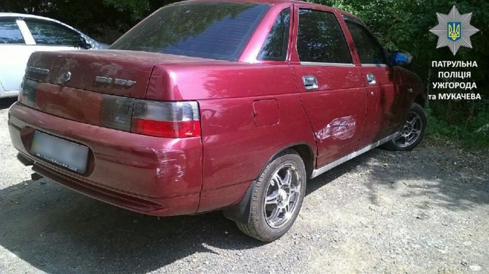 В Ужгороді один "ВАЗ" врізався в інший та втік