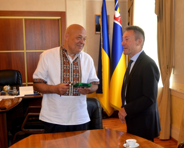 Один із найвідоміших футбольних арбітрів світу зустрівся з першими особами Закарпаття