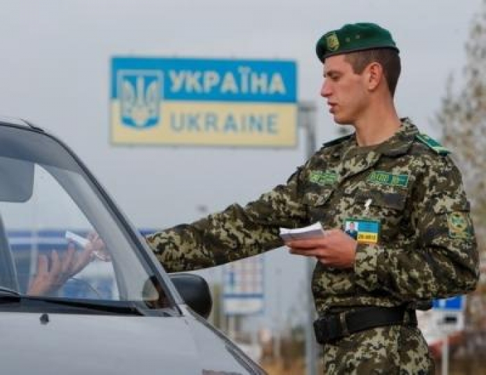 Румун ховався між машинами, щоб потайки покинути Закарпаття