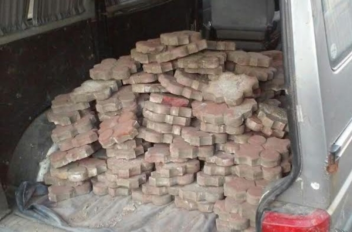 Ужгородець намагався вкрасти бруківку просто з вулиці