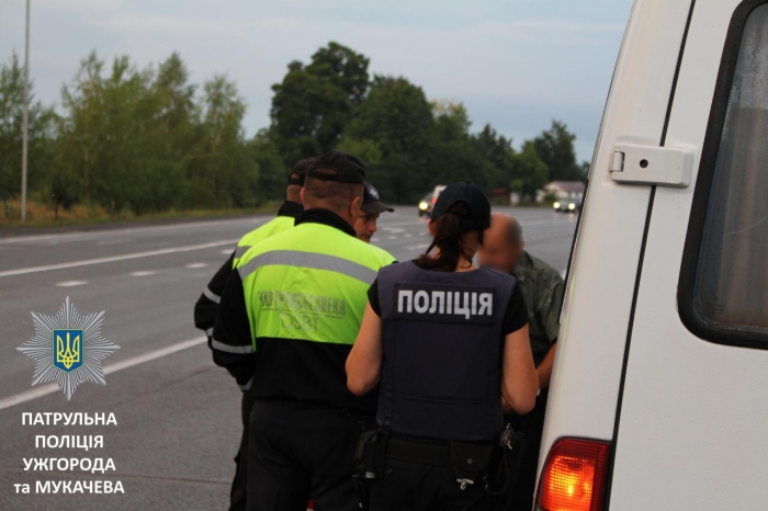 За дві години спільного патрулювання на трасі Київ-Чоп правоохоронці склали 5 актів про порушення ПДР