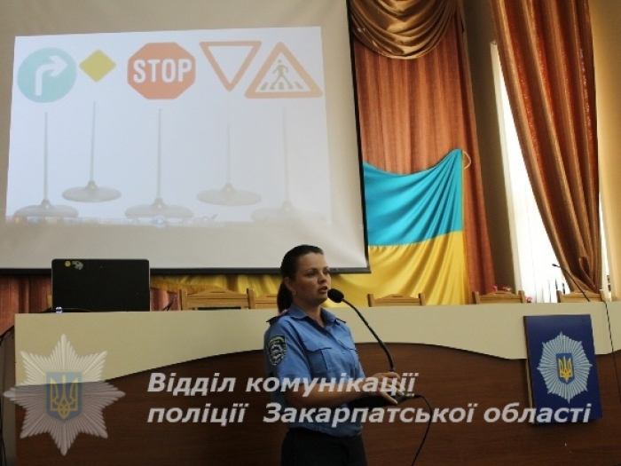 Ужгородські поліцейські організували інтерактивне навчання для наймолодших учасників дорожнього руху