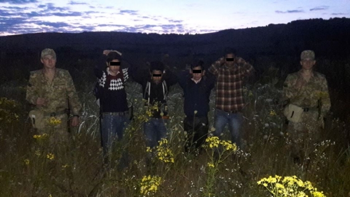 Прикордонники Закарпаття затримали індусів, непальців і уродженця Бангладешу