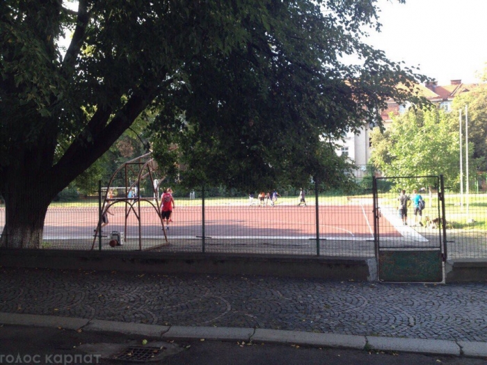 Замки і паркани не стали перешкодою для ужгородських хлопців