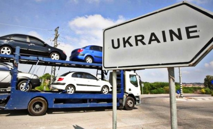 Журналісти з'ясували, як можна користуватись автомобілем з іноземними номерами цілий рік