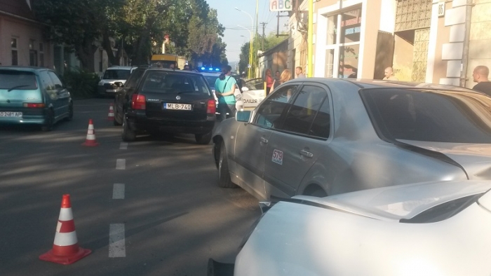 В Ужгороді – аварія за участі трьох іномарок