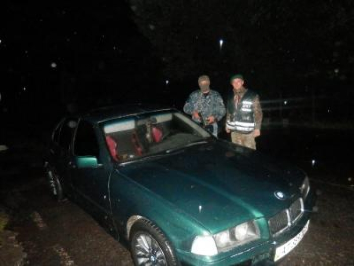 Закарпатські правоохоронці затримали "БМВ" з наркотиками