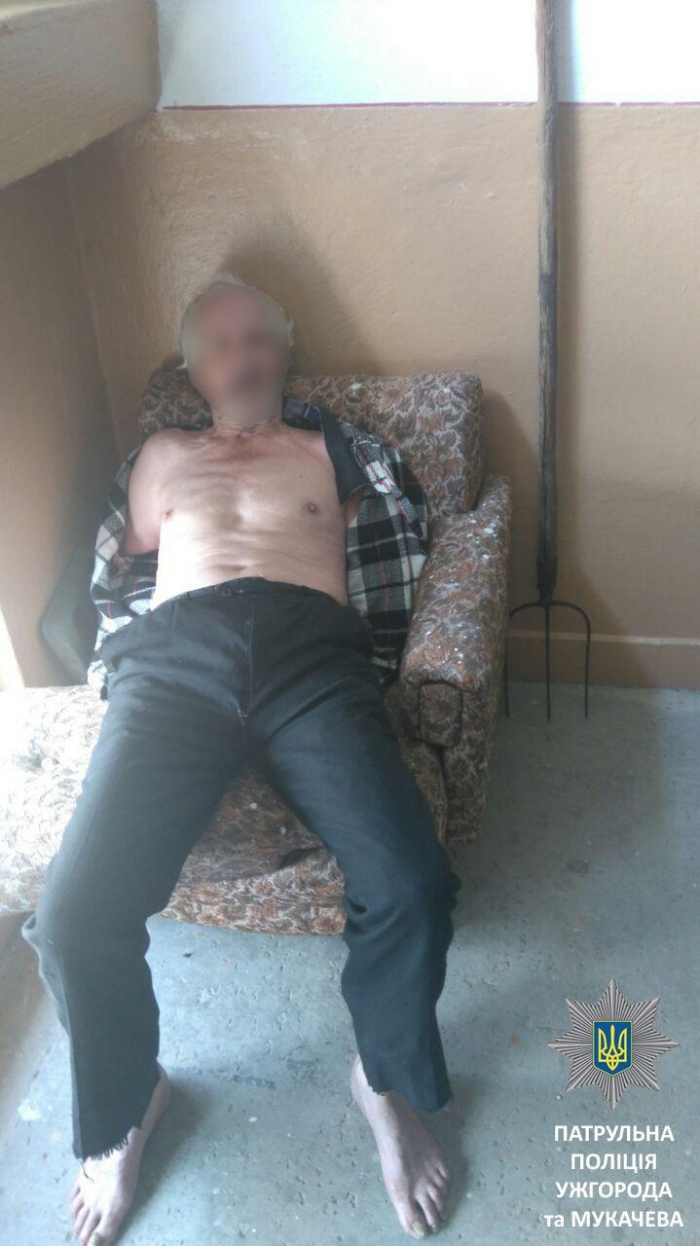 Ужгородець накинувся на поліцейських з вилами