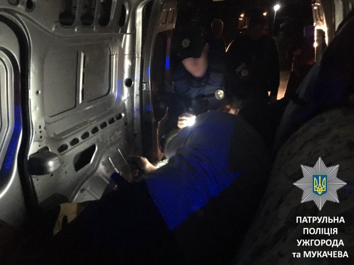 Мукачівські патрульні, шукаючи свідка для п’яного водія, впіймали ще одного