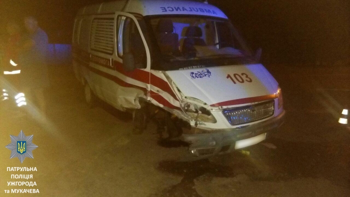 В Ужгороді на Гагаріна іномарка врізалася у "швидку"