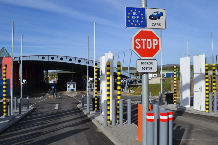 Пункт пропуску в Ужгороді для пішоходів не можуть відкрити через зволікання Києва