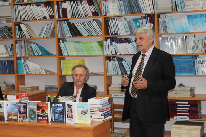 Пріоритетні для України видання презентував в Ужгороді Володимир Шовкошитний