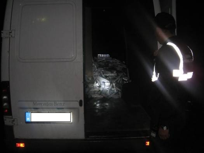 Вночі на кордоні з Угорщиною вилучили більше 10 тисяч пачок контрабандних цигарок
