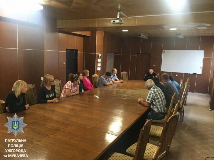 Патрульні провели лекцію про ПДР для працівників ужгородського підприємства