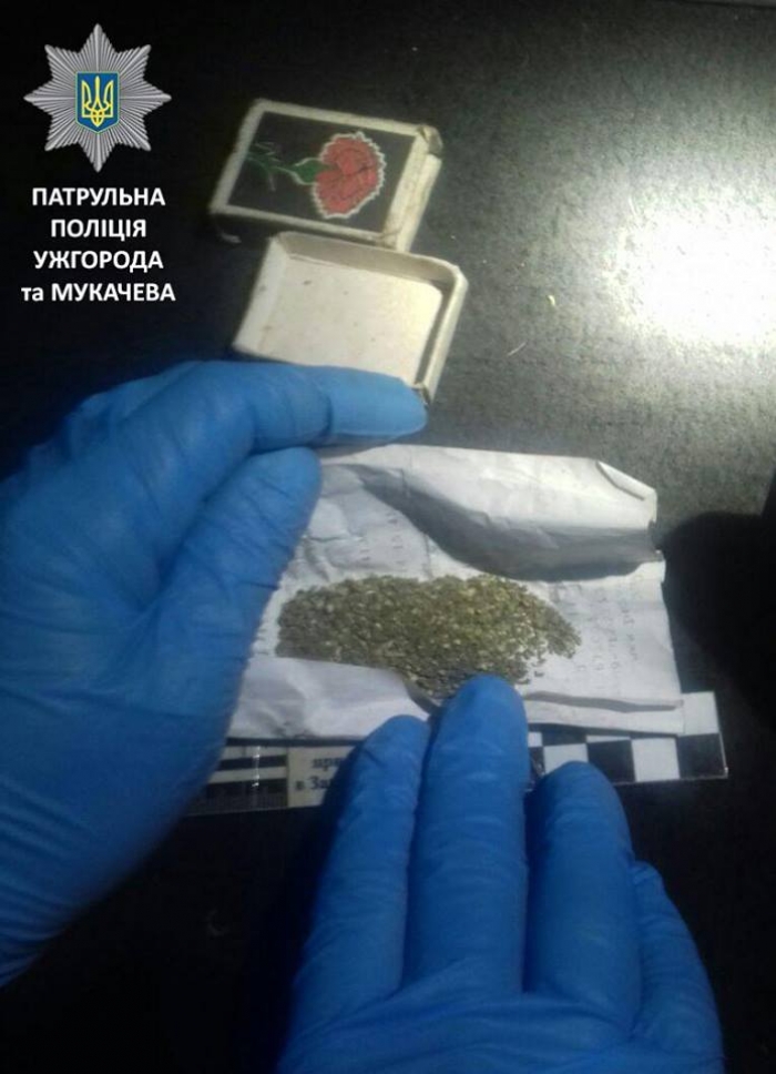Машину з наркотиками вночі затримали в Ужгороді
