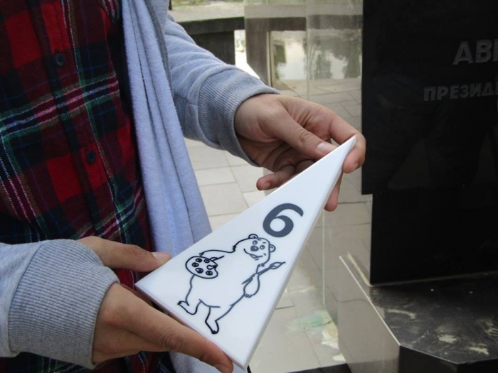 В Ужгороді у бруківку почали закладати QR-коди для туристів